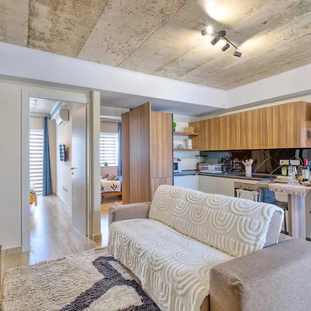 Raphael's - 2 Bedroom By Solea Homes Apartment *