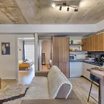 Raphael's - 2 Bedroom By Solea Homes 슬리에마