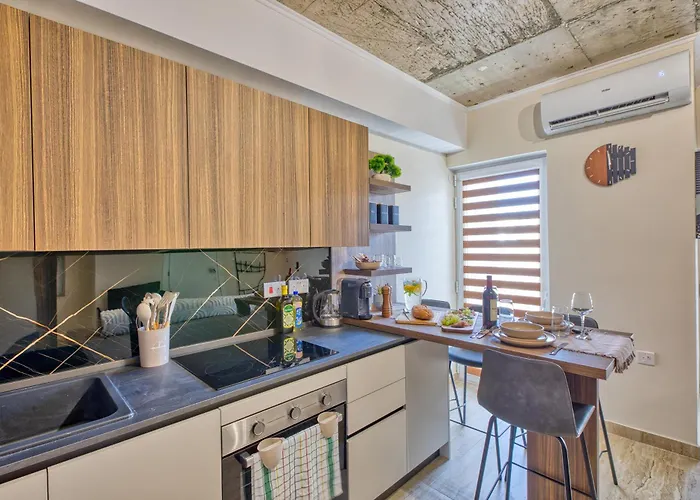 아파트 Raphael's - 2 Bedroom By Solea Homes 슬리에마